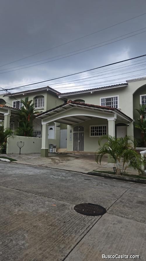 Casa en Venta Alquiler – Villa de Las Azores | 3 Recámaras | Residencial Privado