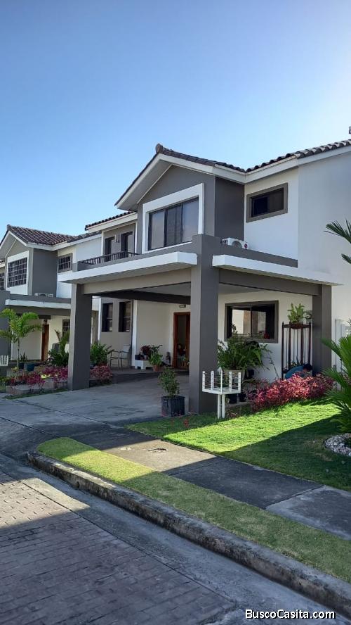 Casa en Venta – PH Olympus, Brisas del Golf