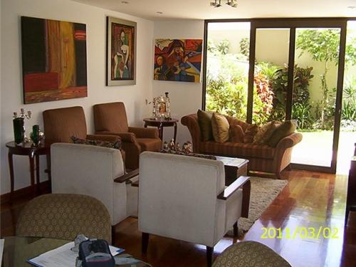 DPTO. FLAT EN 1er. PISO - URB. MONTERRICO CHICO (CERCA A AV. EL DERBY) - SURCO