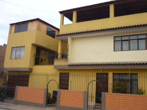 CASA USO RESIDENCIAL Y COMERCIAL - EN ESQUINA - A 2 CDRAS. DE AV. SAN JUAN - SAN JUAN DE MIRAFLORES