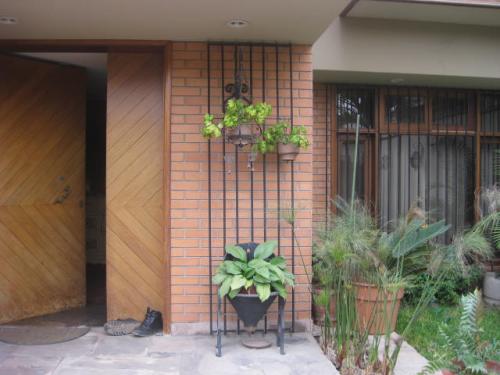 VENDO LINDA CASA BIEN CONSERVADA EN SAN BORJA