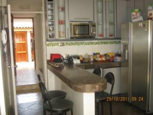 VENDO CASA EN  CERCADO URB CIPRESES