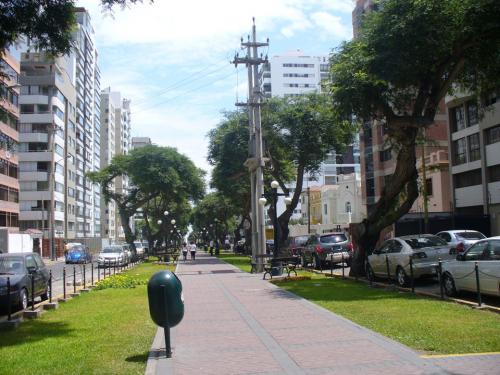 MIRAFLORES. ALQUILO DPTO.  AMOBLADO  2DO. PISO,  ESTRENO.