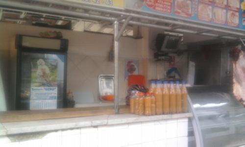 VENDO TRES PUESTOS  EN MERCADO LOBATON - LINCE