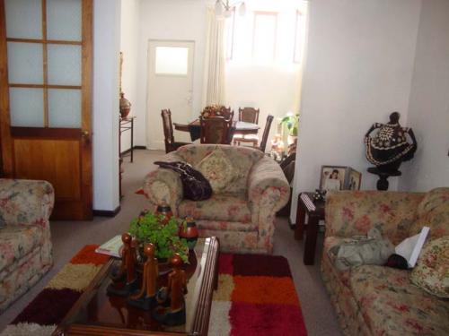 VENTA DE PROPIEDAD HORIZONTAL EN CALLE OCHARAN Nº 473 EN EL DISTRITO DE MIRAFLORES - AÑO DE CONSTRUCCION 1995 A DOS PARALELAS DEL CLUB TERRAZAS 