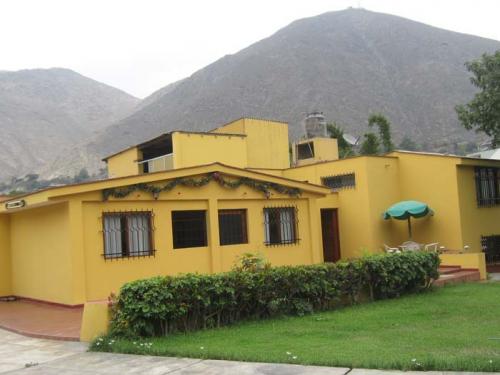 VENTA DE CASA EN CALLE LAS VIOLETAS Nº 163 URB STA. MARÍA  CHOSICA 