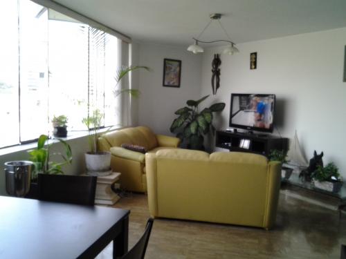 LINDO DPTO. EN MIRAFLORES EXCELENTE UBICACION