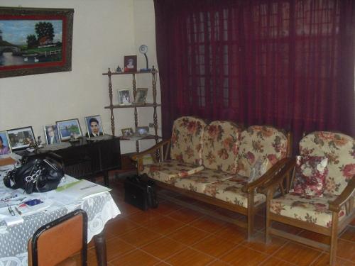 Quimperu vende casa de 160m2 en Comas, cerca a la municipalidad.