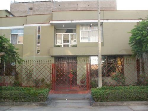 CASA DE 2 PISOS EN EL CERCADO DE LIMA