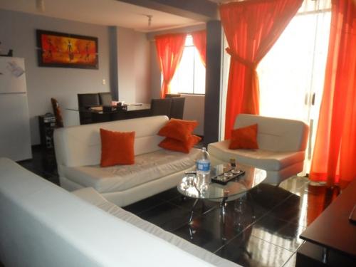 Vendo Edificio  de 4 pisos-Urb las Acacias del Naranjal-SMP