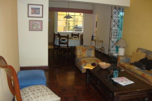 Venta de casa dentro de quinta en Miraflores