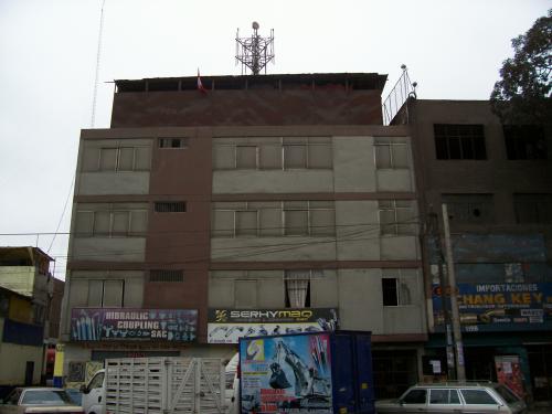 VENTA DE DPTO Y TALLER DE CONFECCIONES SERCA A GAMARRA