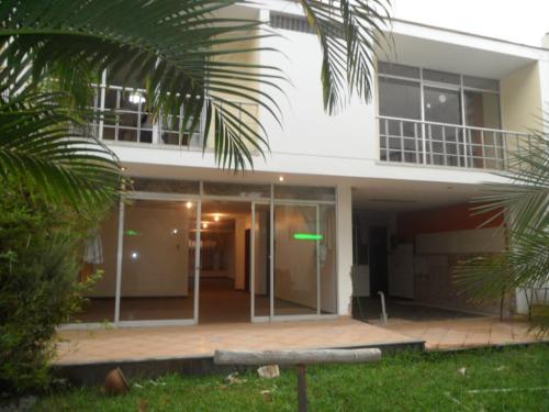 VENTA DE CASA COMO TERRENO EN SURCO