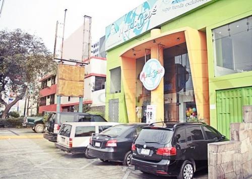 LOCAL COMERCIAL DE 3 PISOS EN SAN ISIDRO