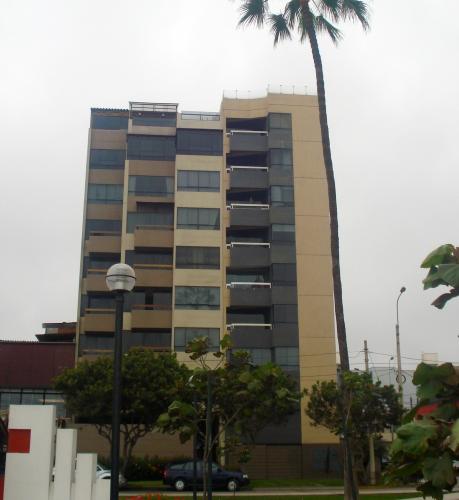 VENDO LINDO PENTHOUSE FRENTE AL MAR EN MIRAFLORES