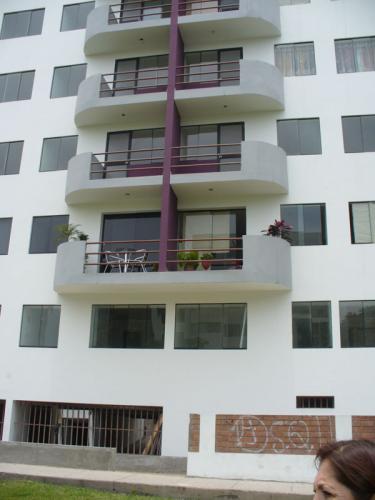 BARRIO MEDICO (SURQUILLO).  VENDO DPTOS. DE  ESTRENO.