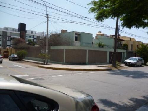 se vende casa como terreno en surco