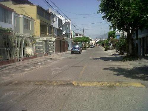 CASA COMO TERRENO EN LA CALERA DE LA MERCED,SURQUILLO
