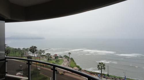 SIN LIMITES LATINOAMERICA VENDE DPTO MALECON CISNEROS- 214- 901 MIRAFLORES