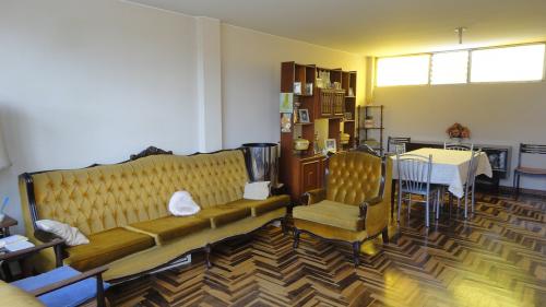 SIN LIMITES LATINOAMERICA VENDE CASA EN SAN BORJA 