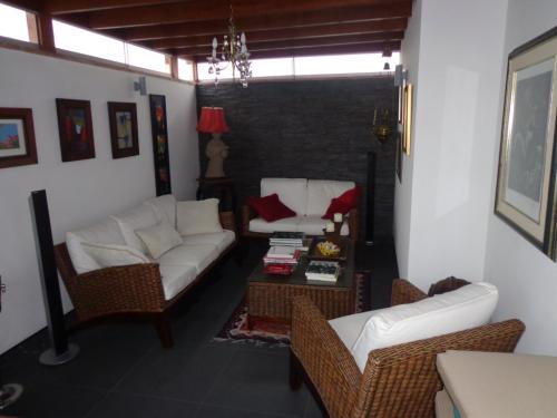 MODERNO DEPARTAMENTO CON ACABADOS DE PRIMERA