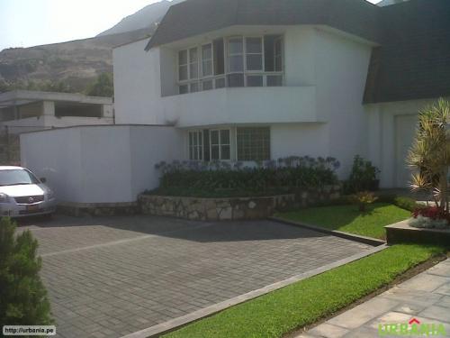 OCASION CASA EN LAS CASUARINAS DE 1,800 M2 A US$ 2´200,000