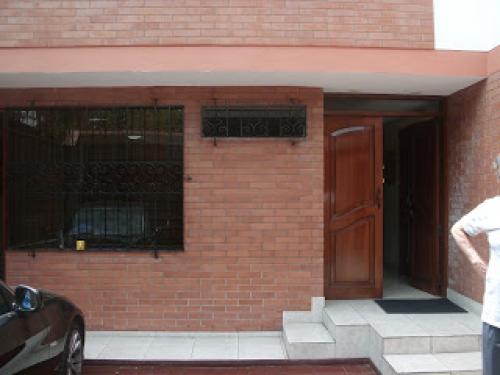 CASA EN VENTA 300m2, SAN BORJA