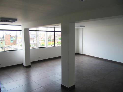 ALQUILER DE AMPLIO LOCAL PARA OFICINAS EN PASEO DE LA REPÚBLICA