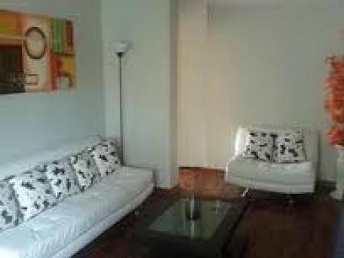 se vende casa de 3 pisos area 210m , en avenida las flores pdro 4