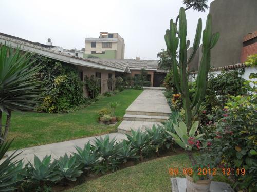 VENDO FINA RESIDENCIA EN MONTERRICO- LA MOLINA