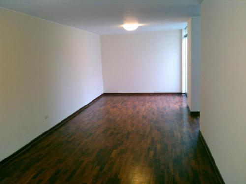 CASA DE 3 DORM. EN CONDOMINIO,  REMODELADA, LINCE