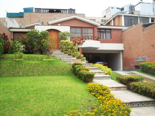 VENTA DE ESPACIOSA CASA EN SANTIAGO DE SURCO
