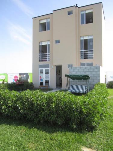 Casa de 3 pisos en Condominio Veranda