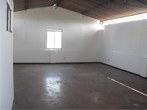 Quimperu vende céntrico local en Surquillo cerca a avenidas principales.