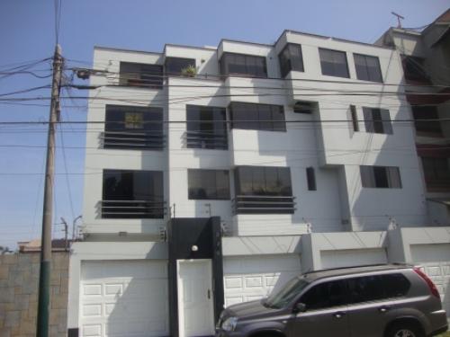 DEPARTAMENTO EN ALQUILER EN AV. CENTRAL Nº 230 # 303 URB. LAS ARDILLAS – SANTIAGO DE SURCO