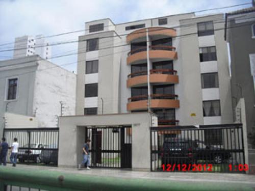 JESUS MARIA, Av. BRASIL -   VENDO DEPARTAMENTO.