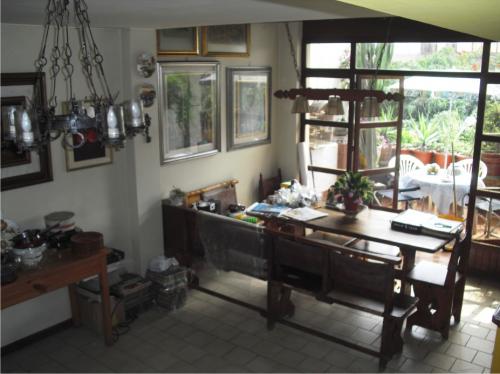 Quimperu vende acogedor departamento en Surco. 1 Cochera. Vista exterior.