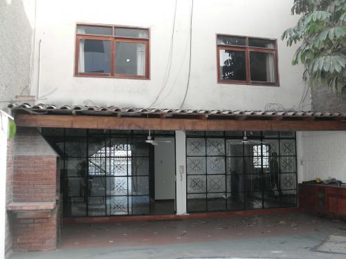 CASA EN ALQUILER PARA OFICINA A PUERTA CERRADA, EN SURCO