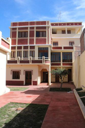 VENDO CASA IDEAL PARA INSTITUTO, COLEGIO, HOTEL O CLINICA 