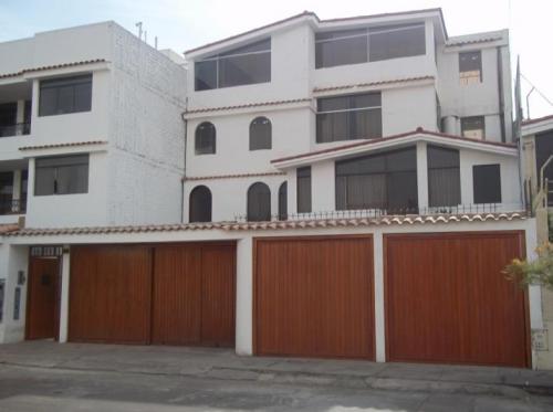 Venta Departamento 3er piso EDIFICIO “LOS LAURELES”.