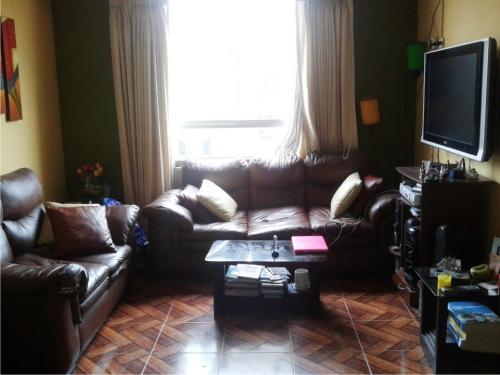 Quimperu vende acogedor departamento en Cercado de Lima. 1 Cochera.