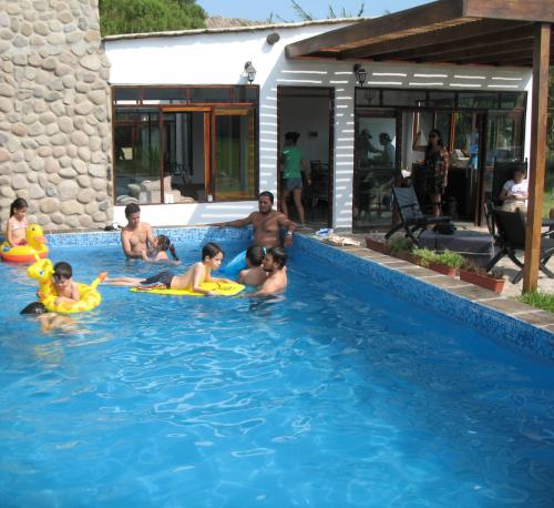 OCASION VENDO CASA AMOBLADA DE CAMPO EN PACHACAMAC.