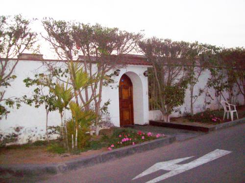 VENTA DE AMPLIA Y LINDA CASA EN EL SOL DE LA MOLINA - LA MOLINA