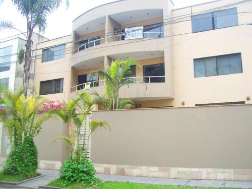 VENTA DE ACOGEDOR DEPARTAMENTO EN URB. LAS CANTUTAS