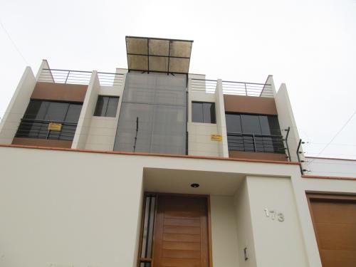 VENTA DE ACOGEDOR DÚPLEX EN CALLE VIVALDI - SAN BORJA