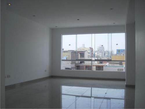 Quimperu vende espaciosos departamentos de estreno con vista exterior en Salamanca.