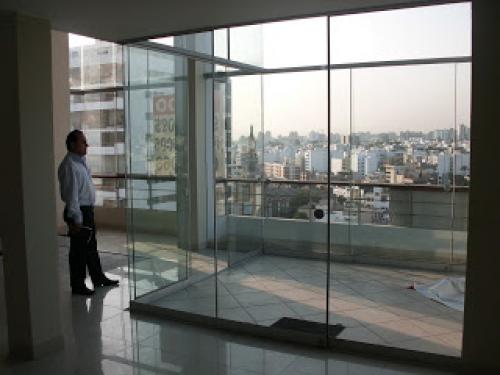 HERMOSO PENTHOUSE CON VISTA AL MAR EN MIRAFLORES, EN VENTA