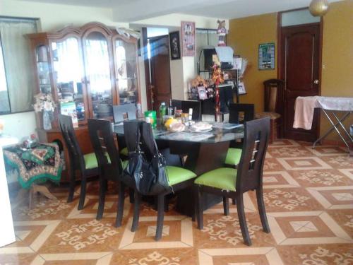 CASA URB LOS NOGALES DE 200M2