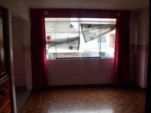 CASA EN ALQUILER 300m2 SURQUILLO, LIMITE CON SAN ISISDRO.