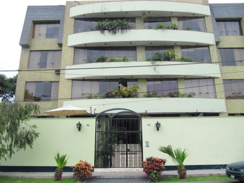 VENTA DE EXCLUSIVO Y AMPLIO DPTO. EN MIRAFLORES